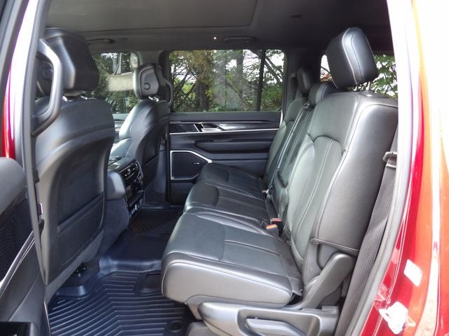 2024 Jeep Wagoneer Base
