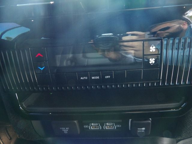 2024 Jeep Wagoneer Base