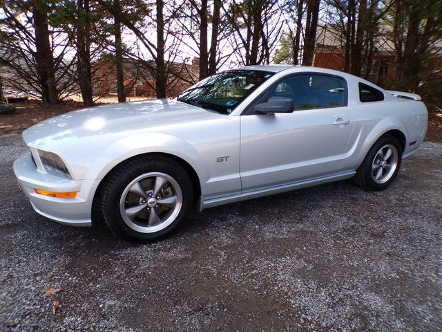 2005 Ford Mustang GT Deluxe