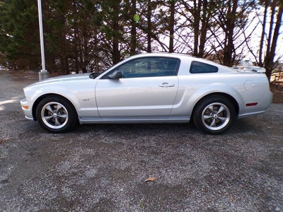2005 Ford Mustang GT Deluxe