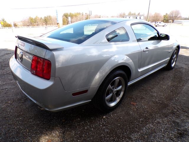 2005 Ford Mustang GT Deluxe