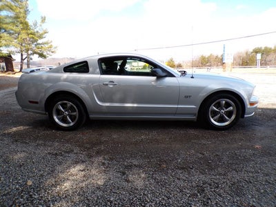 2005 Ford Mustang GT Deluxe
