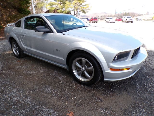 2005 Ford Mustang GT Deluxe
