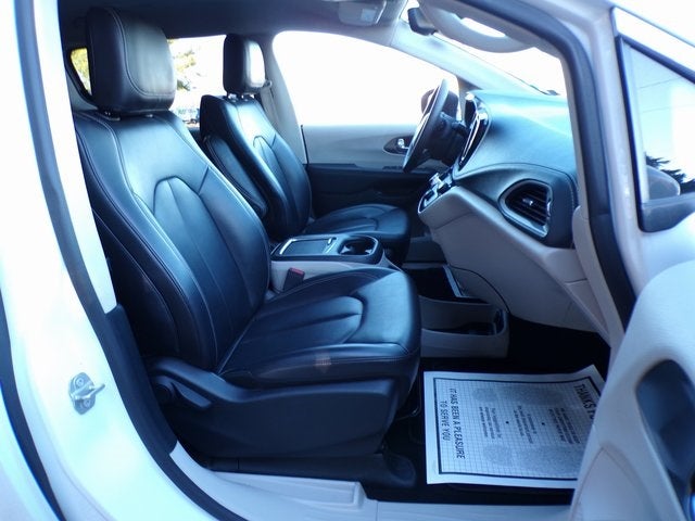 2023 Chrysler Pacifica Hybrid Touring L