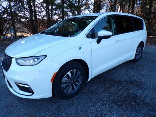 2023 Chrysler Pacifica Hybrid Touring L