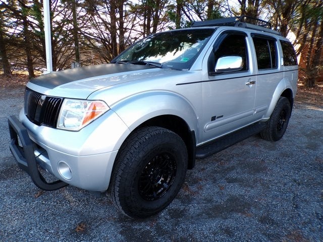 2005 Nissan Pathfinder SE Off-Road