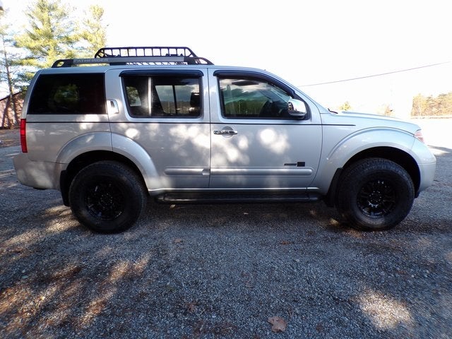 2005 Nissan Pathfinder SE Off-Road