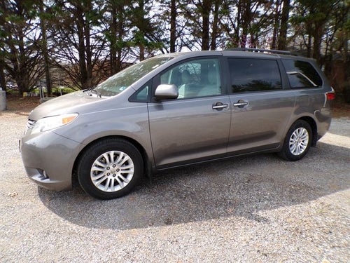 2017 Toyota Sienna XLE Premium 8 Passenger