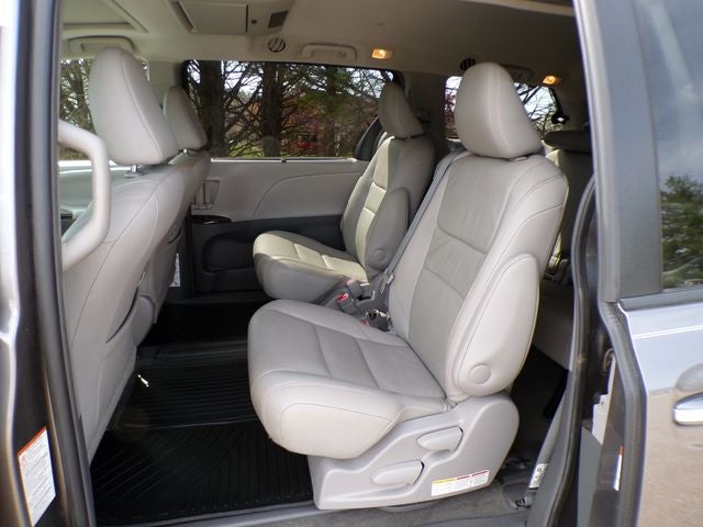 2017 Toyota Sienna XLE Premium 8 Passenger