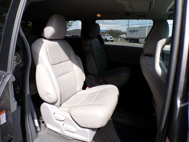 2017 Toyota Sienna XLE Premium 8 Passenger