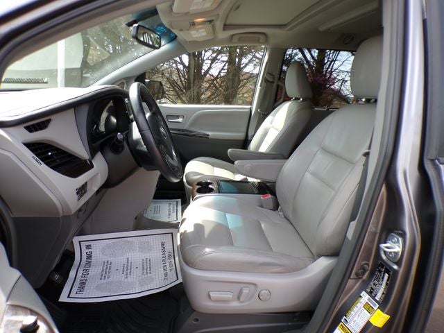 2017 Toyota Sienna XLE Premium 8 Passenger