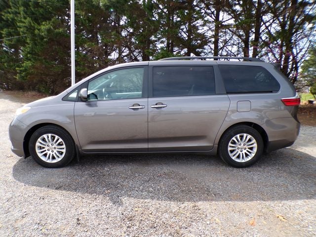 2017 Toyota Sienna XLE Premium 8 Passenger