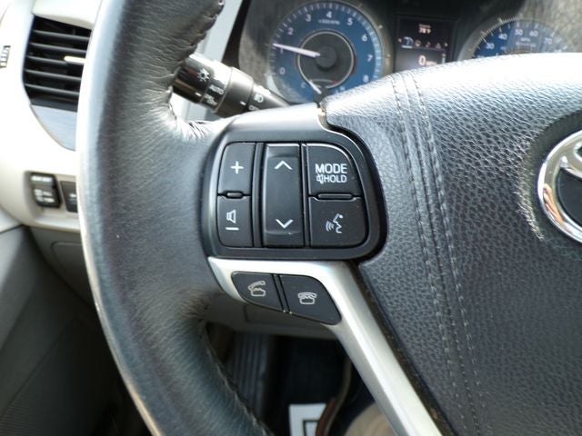 2017 Toyota Sienna XLE Premium 8 Passenger