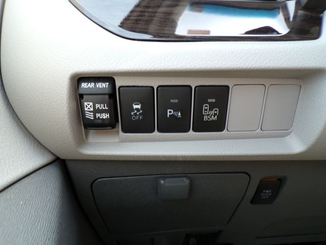 2017 Toyota Sienna XLE Premium 8 Passenger