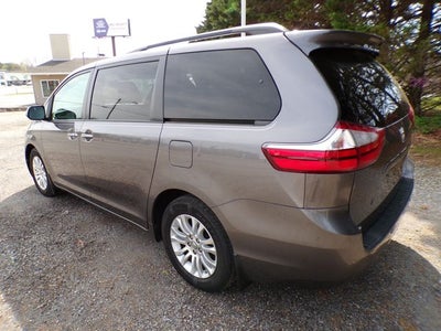 2017 Toyota Sienna XLE Premium 8 Passenger