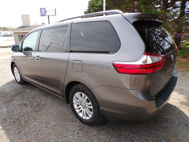 2017 Toyota Sienna XLE Premium 8 Passenger