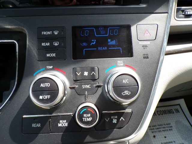 2017 Toyota Sienna XLE Premium 8 Passenger