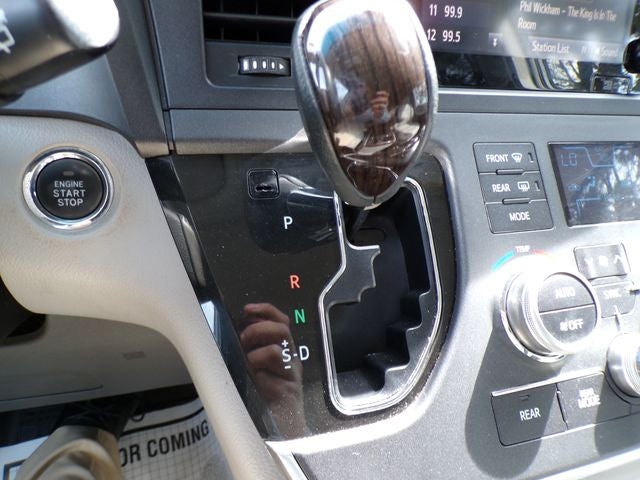 2017 Toyota Sienna XLE Premium 8 Passenger