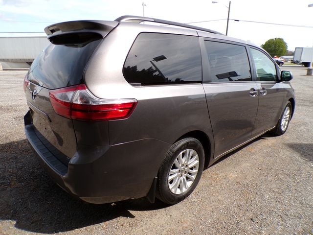 2017 Toyota Sienna XLE Premium 8 Passenger
