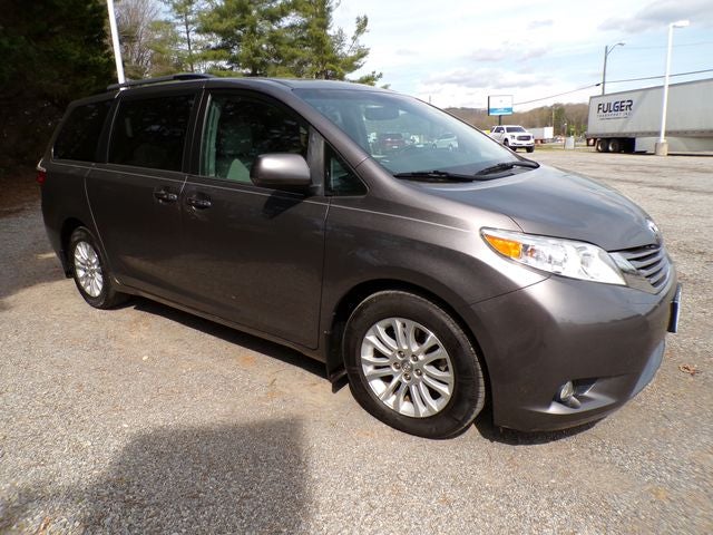 2017 Toyota Sienna XLE Premium 8 Passenger