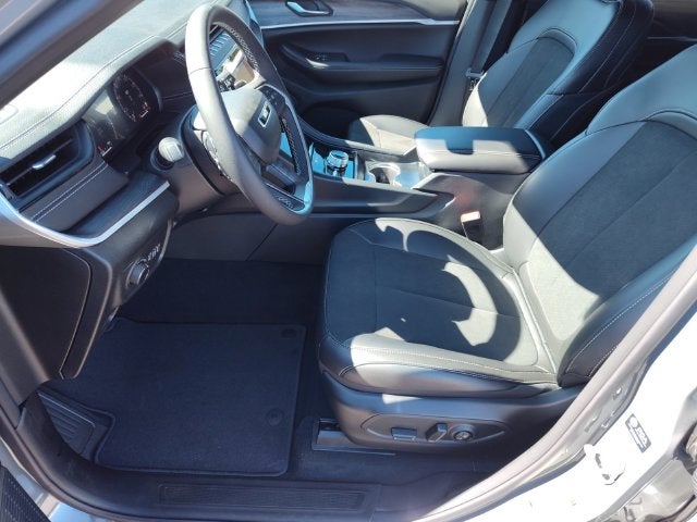 2027 Jeep Grand Cherokee GRAND CHEROKEE LAREDO ALTITUDE 4X4