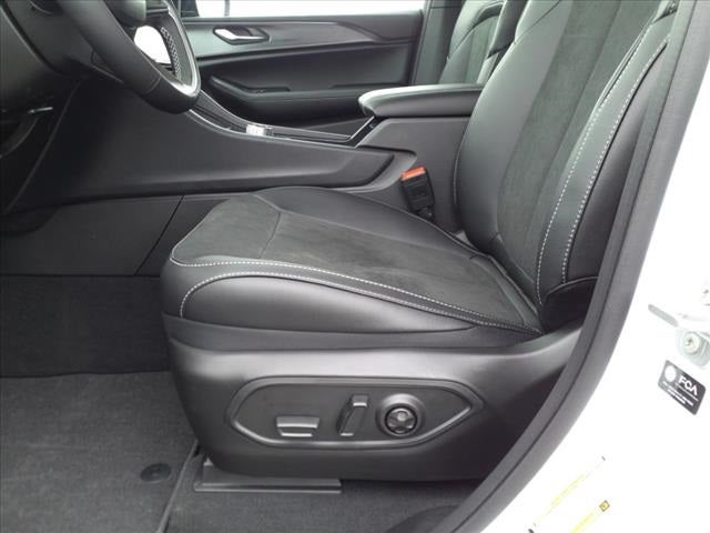 2025 Jeep Grand Cherokee GRAND CHEROKEE L ALTITUDE 4X4