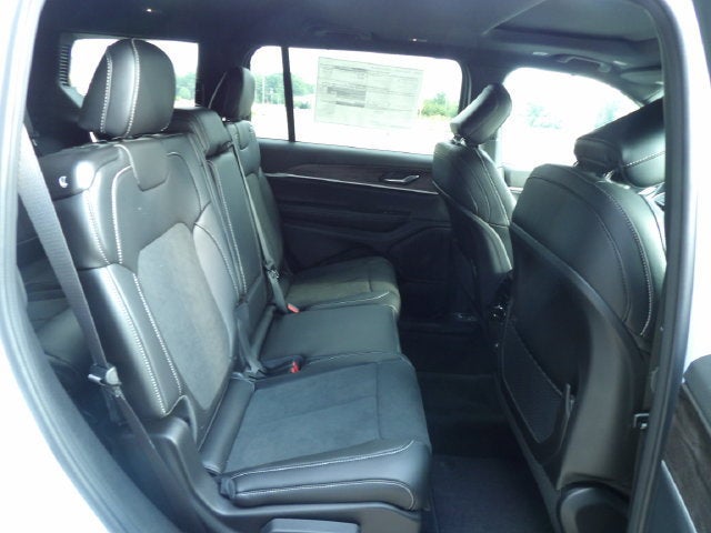 2027 Jeep Grand Cherokee GRAND CHEROKEE L LAREDO ALTITUDE 4X4