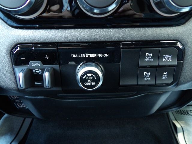 2026 RAM Ram 1500 RAM 1500 TRADESMAN CREW CAB 4X4 5'7' BOX