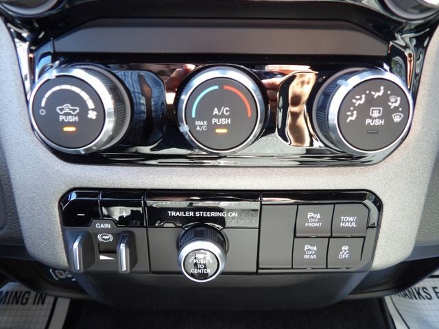 2026 RAM Ram 1500 RAM 1500 TRADESMAN CREW CAB 4X4 5'7' BOX