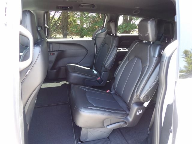 2027 Chrysler Pacifica PACIFICA SELECT