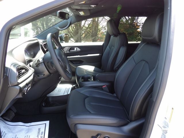 2027 Chrysler Pacifica PACIFICA SELECT