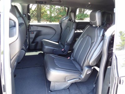 2027 Chrysler Pacifica PACIFICA SELECT