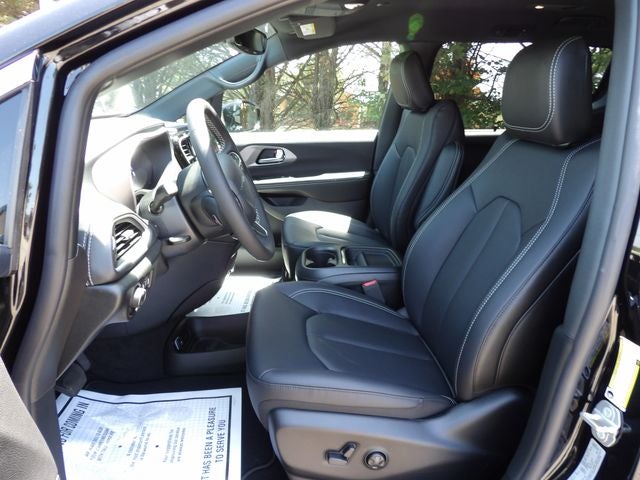 2027 Chrysler Pacifica PACIFICA SELECT