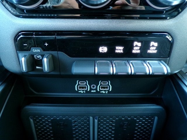 2026 RAM Ram 2500 RAM 2500 BLACK EXPRESS CREW CAB 4X4 6'4' BOX